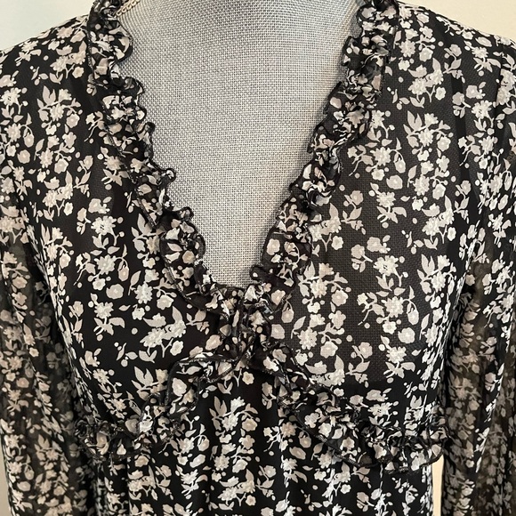 Express Black and White Floral Long Sleeve Dress. Size Small. - Picture 13 of 16